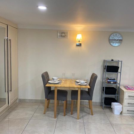 Studio Flat Gants Hill With Free Parking Redbridge Extérieur photo