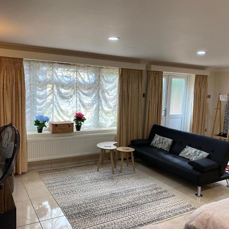Studio Flat Gants Hill With Free Parking Redbridge Extérieur photo
