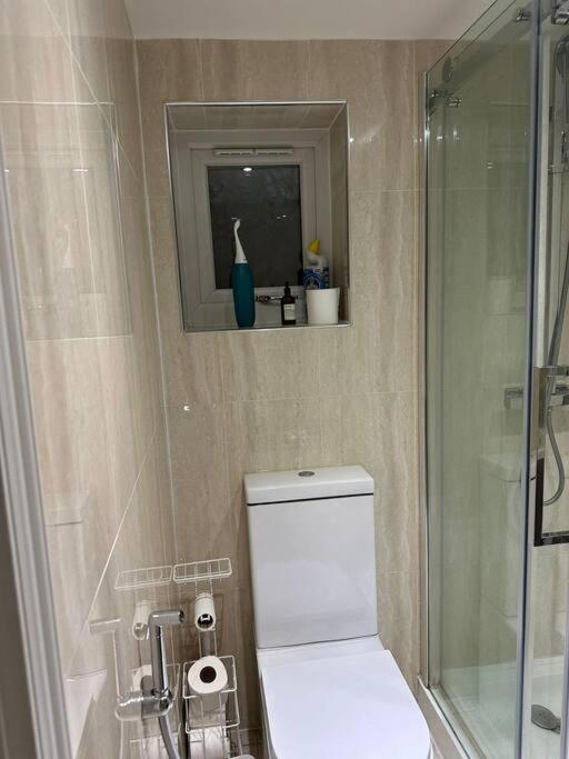 Studio Flat Gants Hill With Free Parking Redbridge Extérieur photo