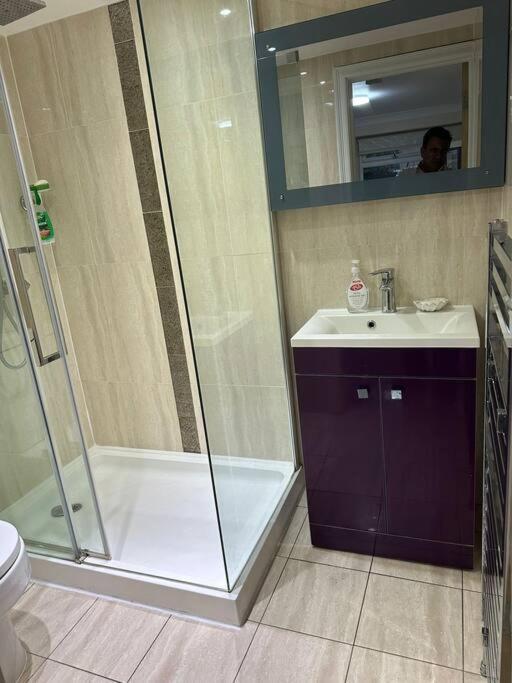 Studio Flat Gants Hill With Free Parking Redbridge Extérieur photo