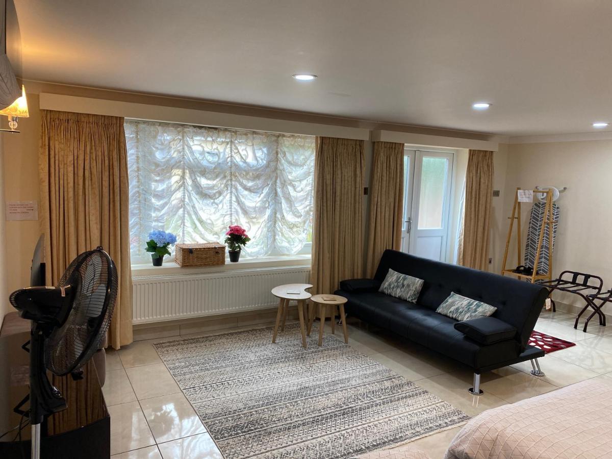 Studio Flat Gants Hill With Free Parking Redbridge Extérieur photo