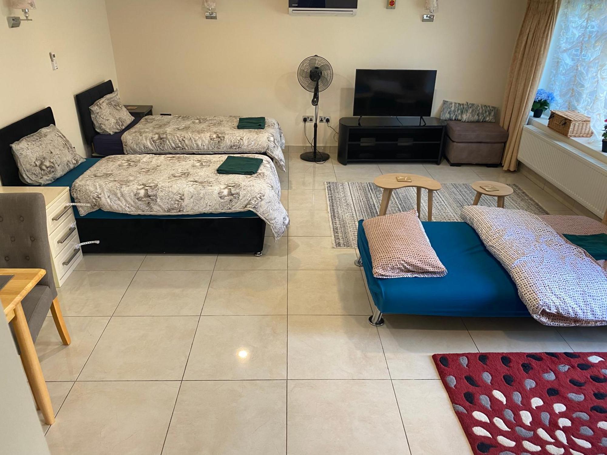 Studio Flat Gants Hill With Free Parking Redbridge Extérieur photo